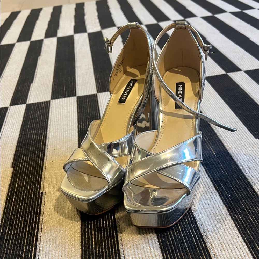 WORN ONCE Nine West Shiny Silver Heels